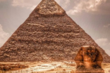 第一个使用金字塔的法老是哪位？是如何发明的？