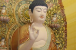 乾达婆：印度神话中的男性乐神，为佛教天龙八部之一