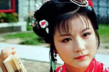 薛宝钗听到史湘云说戏子像林黛玉时，她的态度如何？